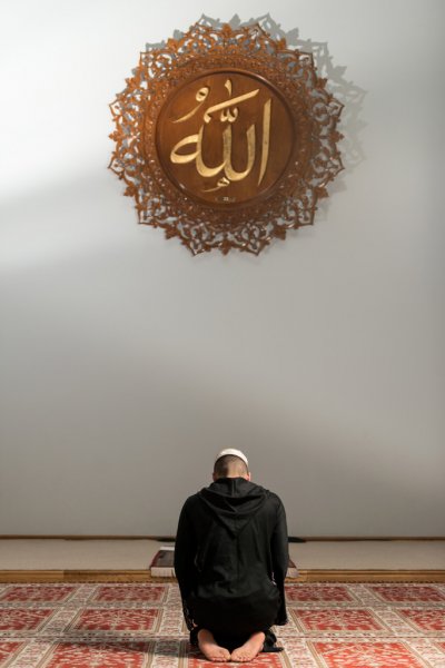 muslim-man-praying-at-mosque